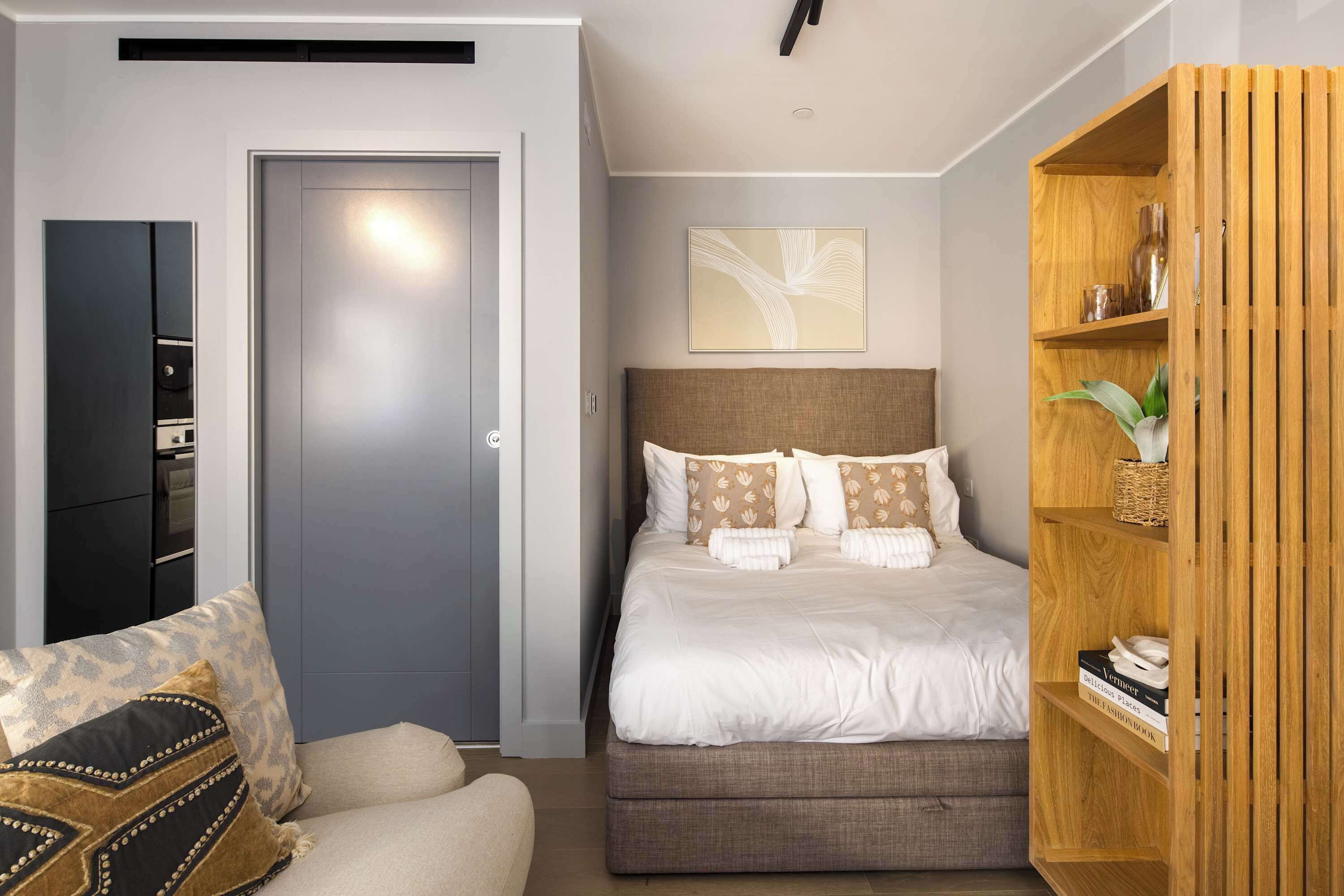 Desk, iron/ironing board, travel crib, WiFi