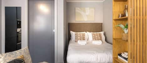 Desk, iron/ironing board, travel crib, WiFi