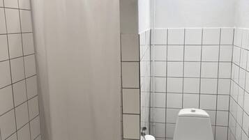 Apartment, Pets Allowed, Courtyard View | Bathroom