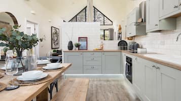 Dishwasher, cookware/dishes/utensils