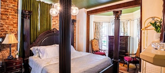 Historic Maryville Charm Private Ensuite
