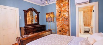 Historic Maryville Charm  Private Ensuite