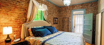 Historic Maryville Charm Private Ensuite