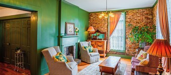 Historic Maryville Charm  Private Ensuite