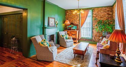 Historic Maryville Charm Private Ensuite