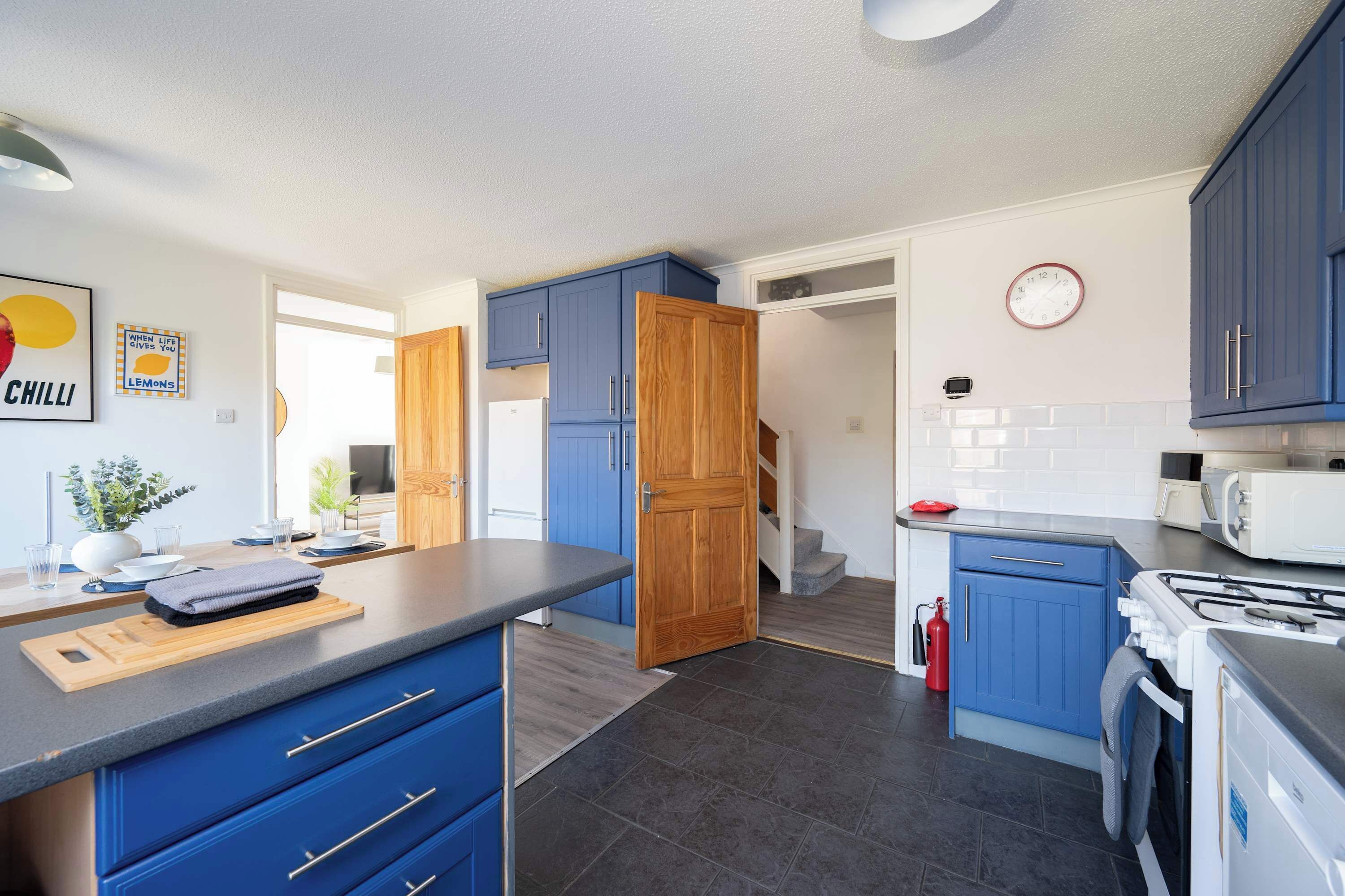 Coffee/tea maker, fridge, microwave, oven