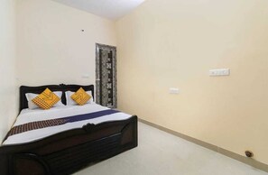 Deluxe Room - Hotel Sri Meda Marketing (Banglore)