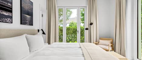 2 bedrooms, desk, travel crib, WiFi (free)