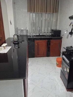 Comfort Double or Twin Room, Balcony, Mountain View | Private kitchen | Microwave, oven, dishwasher, cookware/dishes/utensils - Paki hotels Arusha  (Arusha)