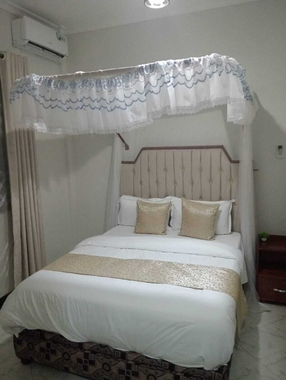 In-room safe, desk, laptop workspace, soundproofing