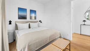 2 soverom, skrivebord, reiseseng for barn og wi-fi (inkludert)