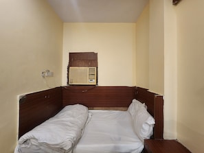 Deluxe Room | WiFi (free), bed sheets - Oly Hotel Royal Orbit (New Delhi)