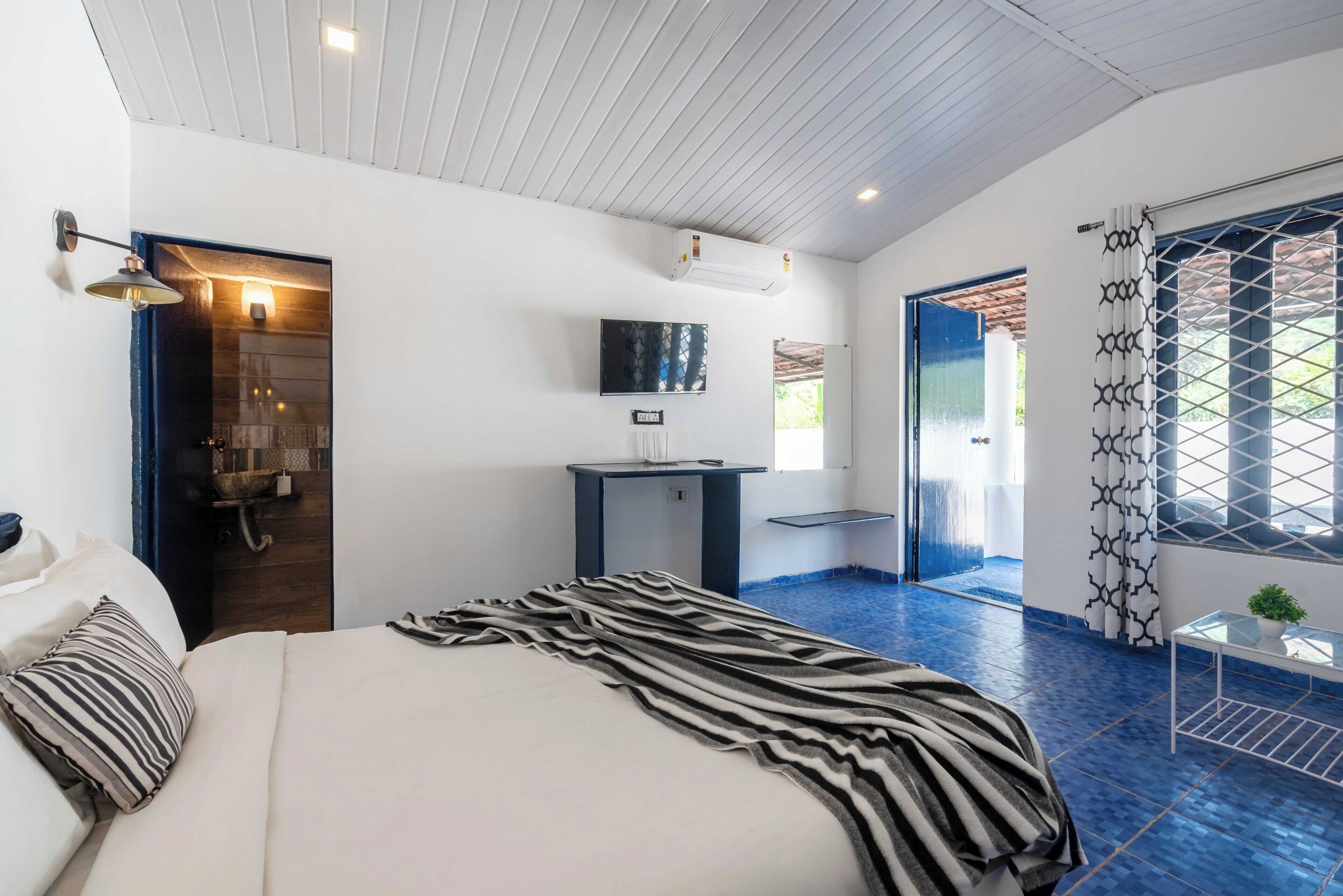Premium Room | Desk, iron/ironing board (on request), free WiFi, bed sheets