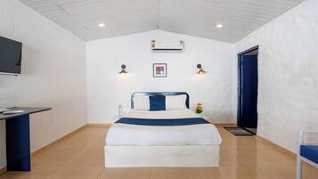 Premium Room | Desk, iron/ironing board (on request), free WiFi, bed sheets