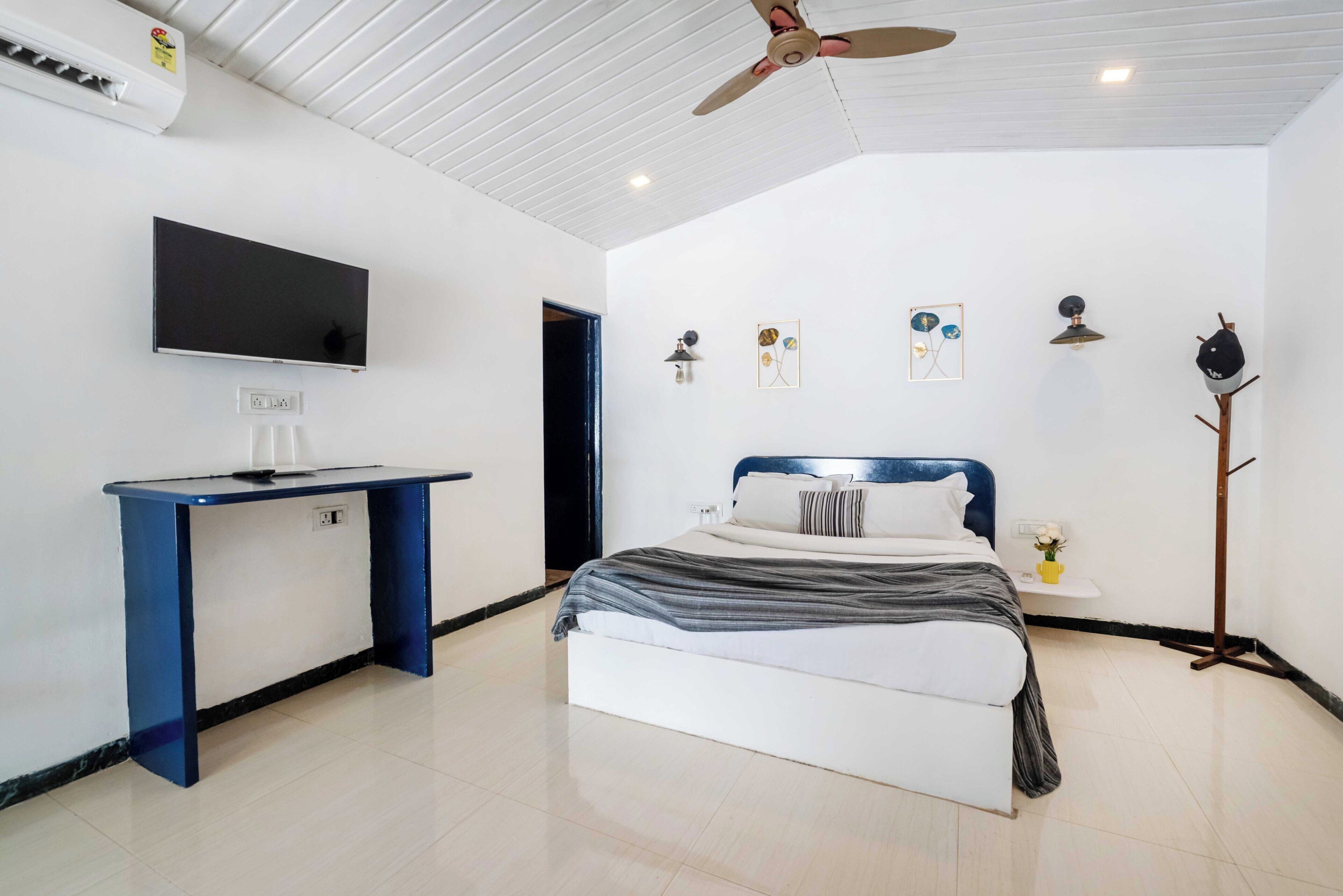 Premium Room | Desk, iron/ironing board (on request), WiFi (free), bed sheets