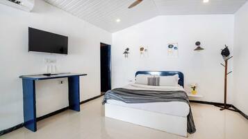 Premium Room | Desk, iron/ironing board (on request), WiFi (free), bed sheets