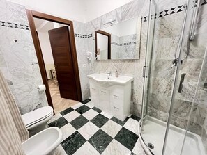 Classic-Doppelzimmer, Stadtblick | Badezimmer