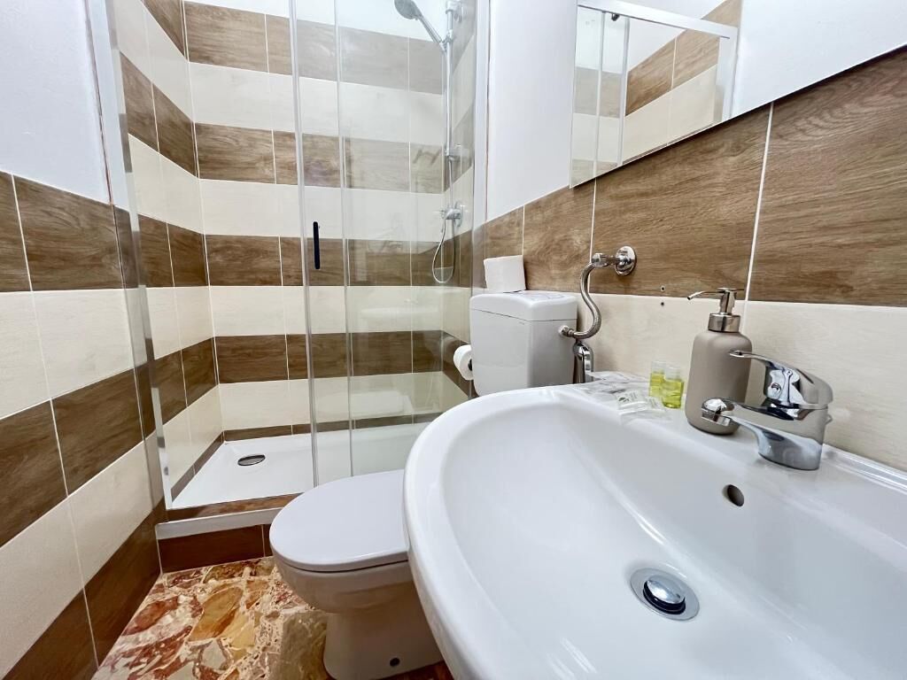 Basic-Doppelzimmer | Badezimmer
