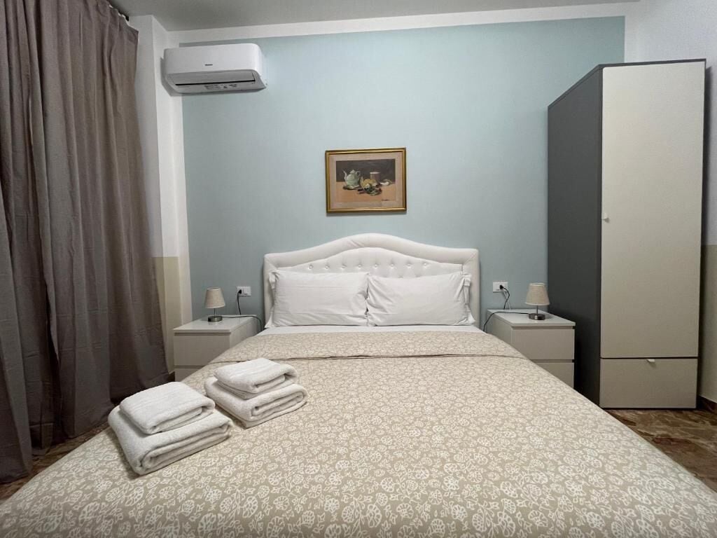 Chambre classique double, vue sur la ville | Bureau, espace de travail pour ordinateurs portables