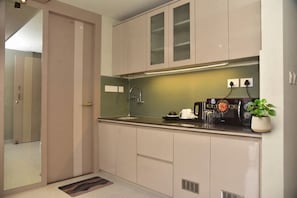 Private kitchen - Hotel Coral Crest Puri – Near Jagannath Temple And Sea Beach (Puri)