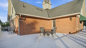 Unclassified image, 4 of 32, button - Olive Street Carriage House | Sleeps 8, Norwalk (Norwalk)