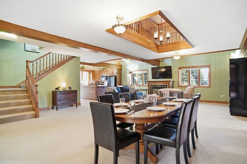 Olive Street Carriage House | Sleeps 8, Norwalk