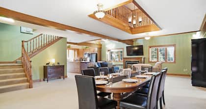 Olive Street Carriage House | Sleeps 8, Norwalk