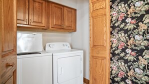 Unclassified image, 2 of 32, button - Olive Street Carriage House | Sleeps 8, Norwalk (Norwalk)