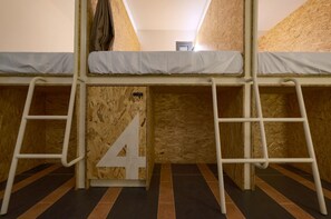 Standard Shared Dormitory | Free WiFi - Tropics Hostel & Bar (Phu Nhuan)