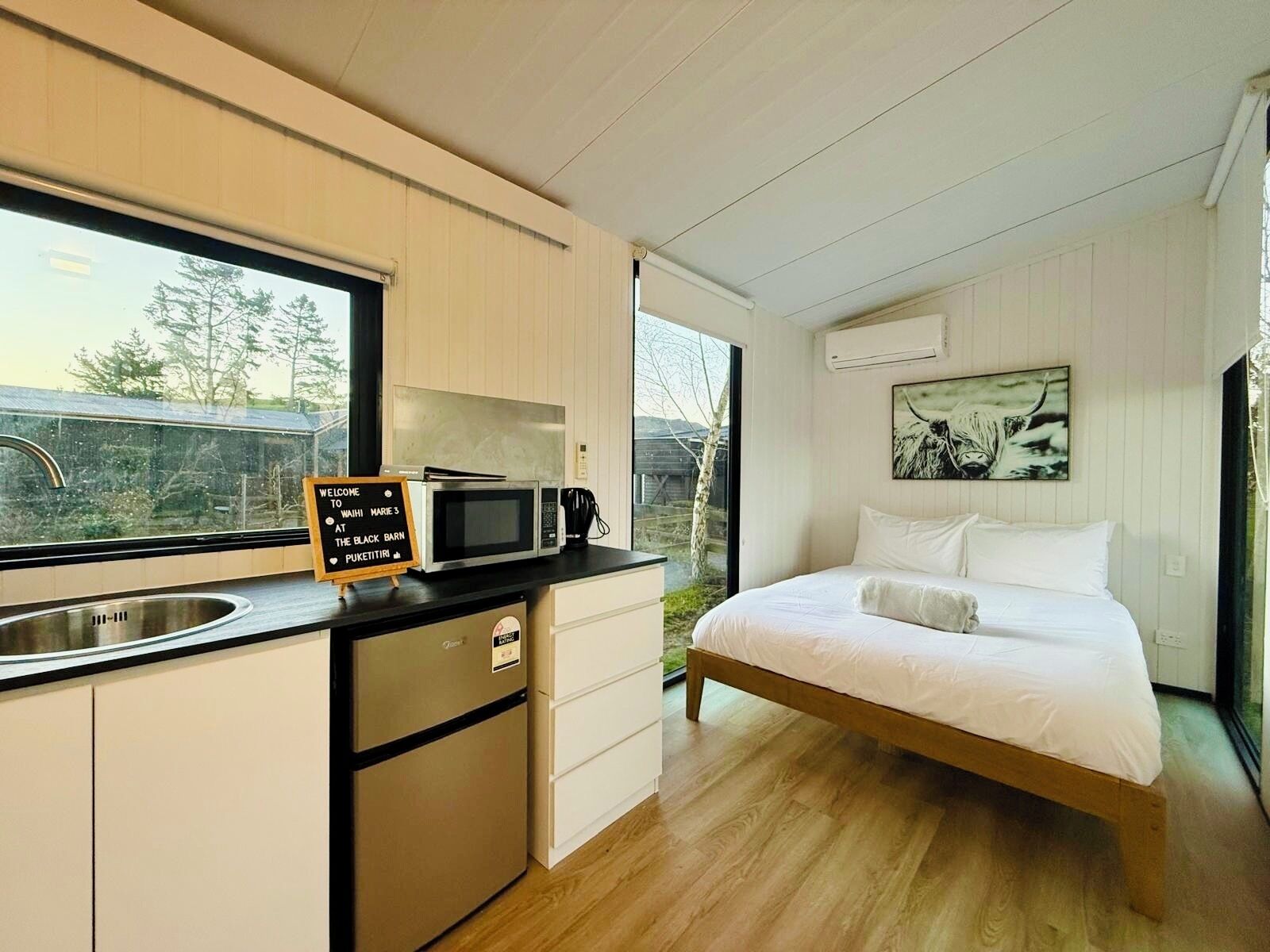 Desk, laptop workspace, iron/ironing board (on request), free WiFi