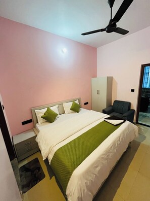 Deluxe Room | Desk - Shri Jagannath Palace (Jaipur)