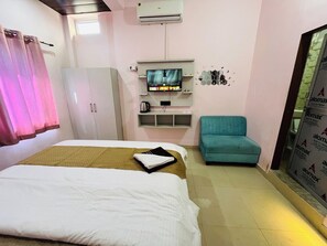 Deluxe Room | Desk - Shri Jagannath Palace (Jaipur)