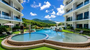 5 outdoor pools