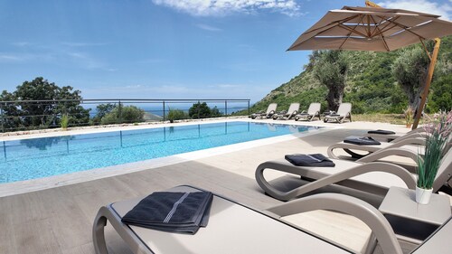 Exclusive luxury villa with a private pool and panoramic views of the Adriatic Sea
