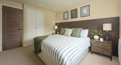 Modern Home in Gleneagles Village | 2 Bed