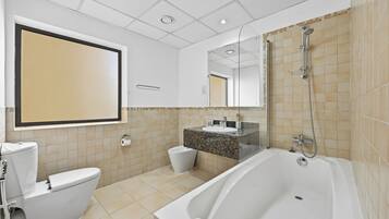 Apartment, Balcony | Bathroom