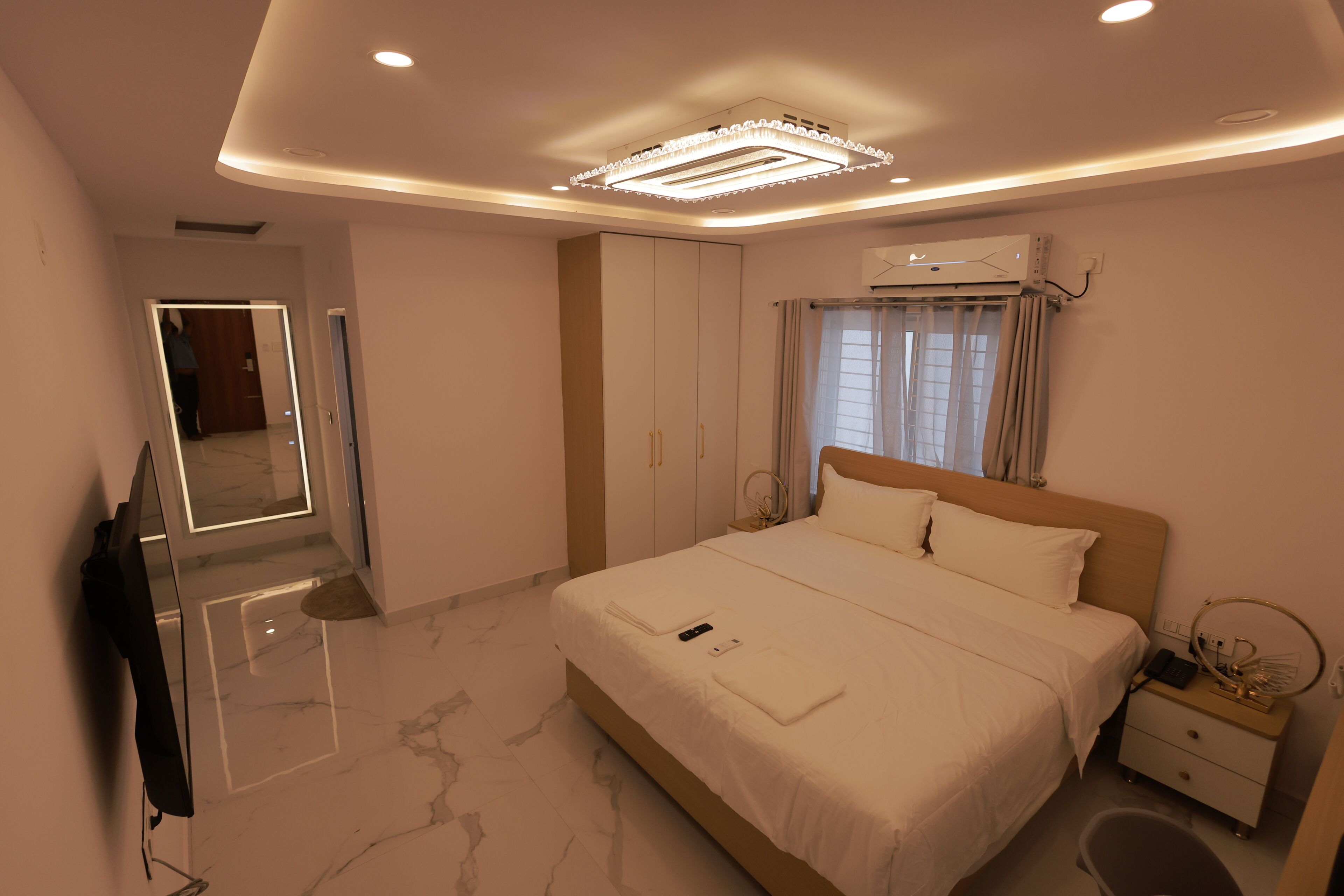 Deluxe Room | Desk, blackout curtains, rollaway beds, free WiFi