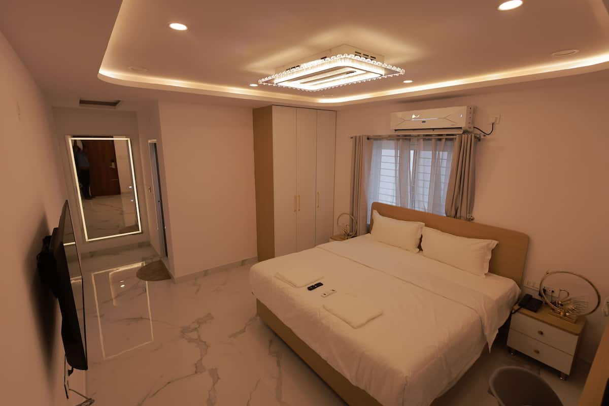 Deluxe Room | Desk, blackout drapes, rollaway beds (surcharge), WiFi (free)