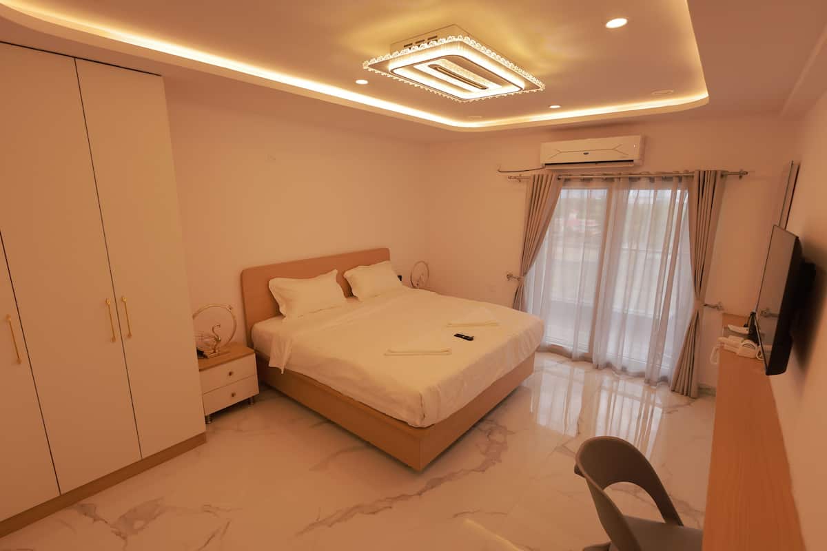 Premium Room, Balcony, City View | Desk, blackout drapes, rollaway beds (surcharge), WiFi (free)