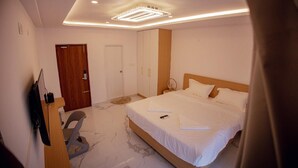 Desk, blackout curtains, rollaway beds, free WiFi - Rcc Hotels Vibrama Tirupati (Tirupati)