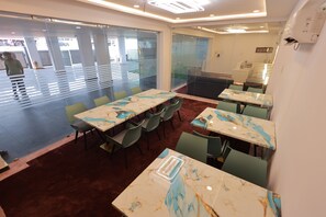 Dining - Hotel Vibrama (Avilali)
