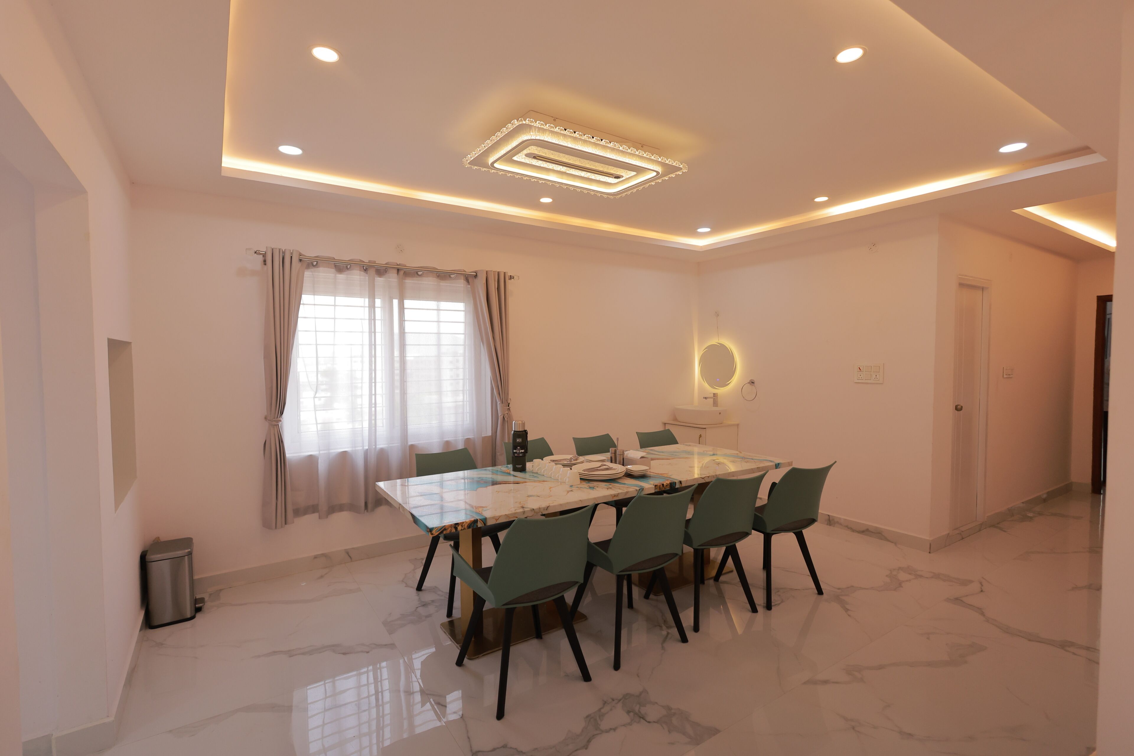 Premium Room, Balcony, City View | Dining