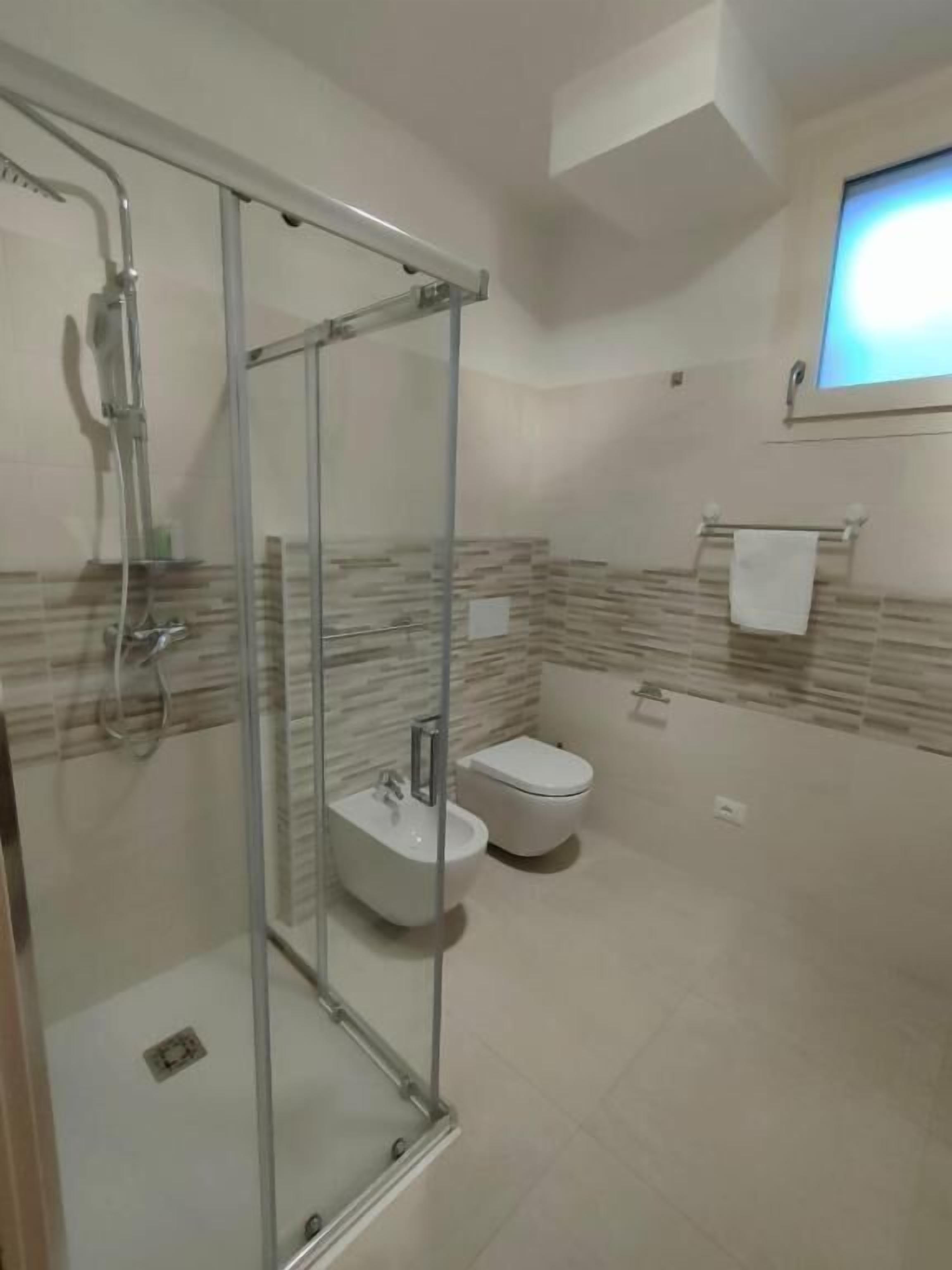 Apartment, Gartenblick | Badezimmer