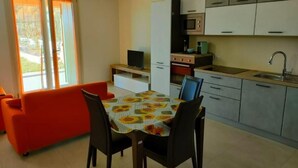 Apartment, Garden View | Private kitchen