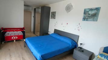 Habitación triple | Escritorio y wifi gratis