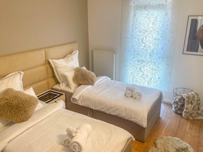 3 bedrooms, iron/ironing board, WiFi, bed sheets
