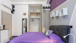 Room - An elegant suite within a multi-unit property, ideal for two guests, featuring ground-floor access (with a single step at the entrance).The property is located in the center of Selargius—a town situated approximately 6.5 km from Cagliari’s city cente (Selargius)
