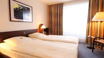 1 bedroom, desk, travel crib, WiFi (free)