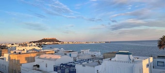 Dar Bhar – Elegant Mediterranean Apartment Overlooking the Sea