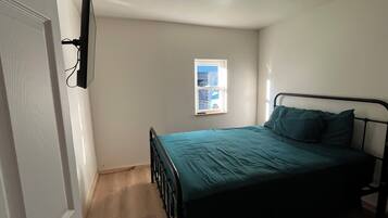 2 bedrooms, WiFi (free), bed sheets